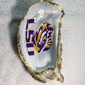 Oyster shell trinket holder